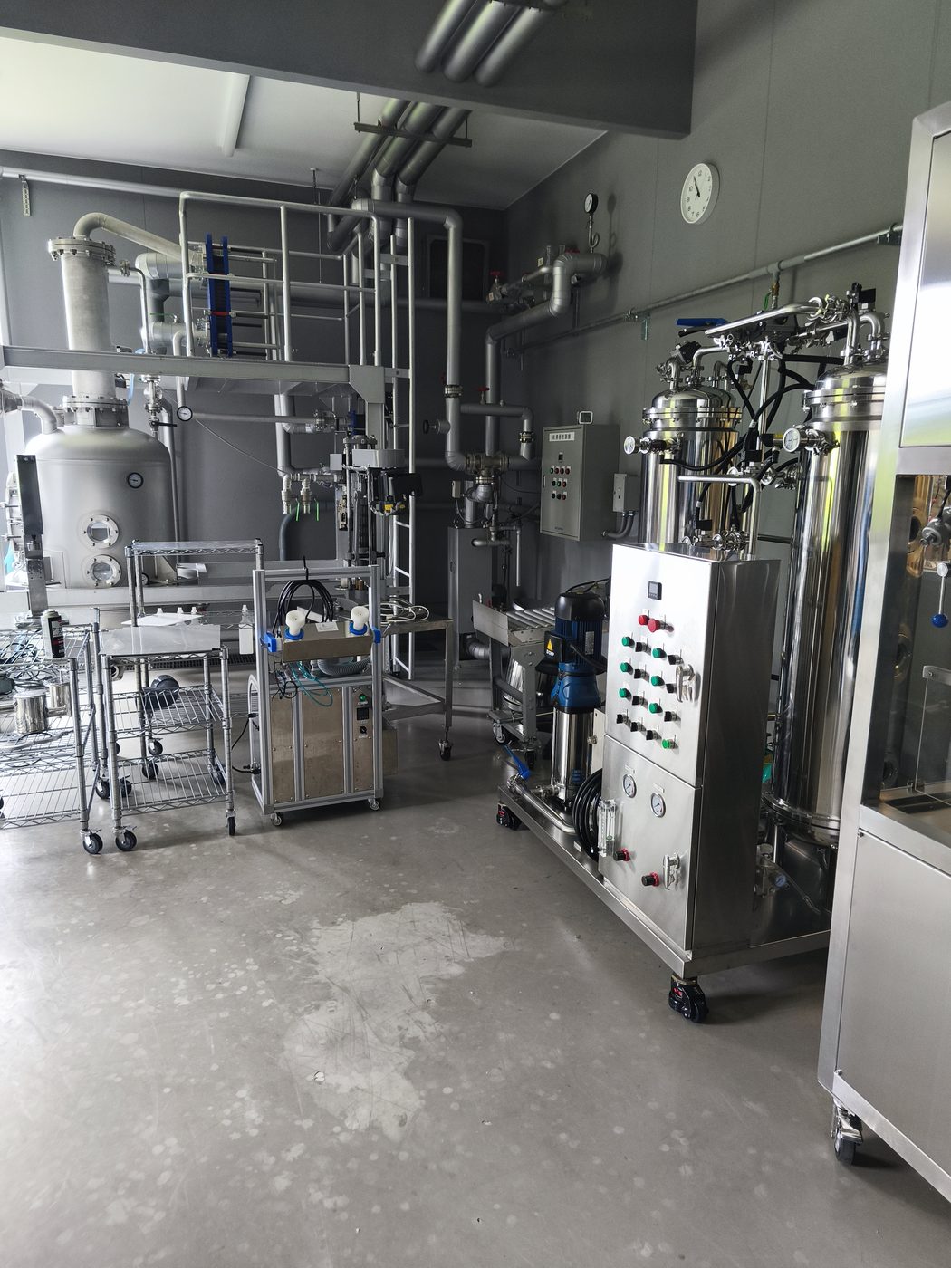 PLC Siemens S7-200 SMART instalado en tablero industrial